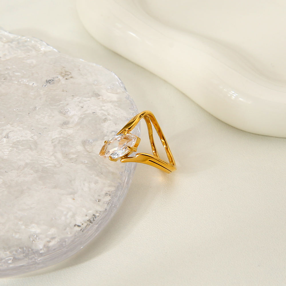 Solitaire Crest Ring – 18K Gold Tone